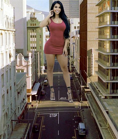 sexy giantess